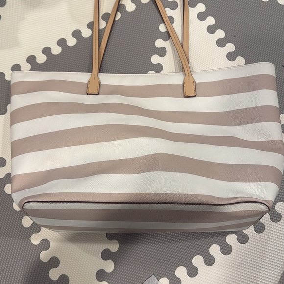Kate Spade Tote - Picture 6 of 8